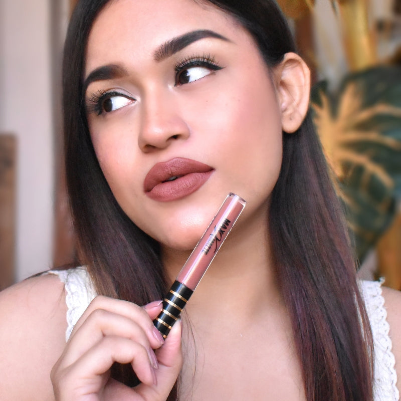 Women Displaying Iba Maxx Matte Liquid Lipstick – Caramel Nude