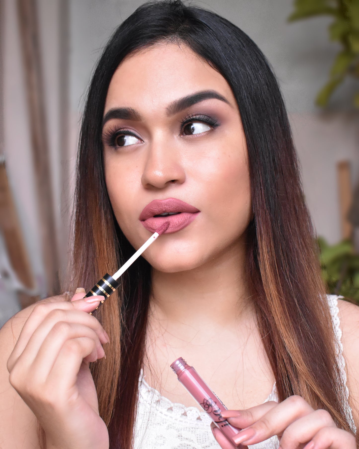 Women Applying Iba Maxx Matte Liquid Lipstick Color Nudetwist