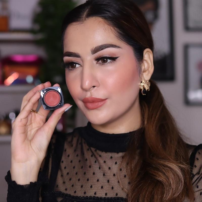 Women Displaying Iba Must Have Everyday Lip & Cheek Tint - Sheer Peach