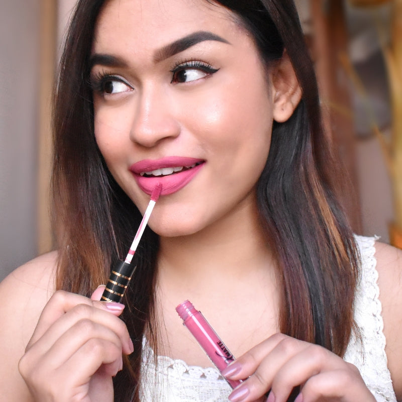 Women Applying Iba Maxx Matte Liquid Lipstick – Dreamy Pink