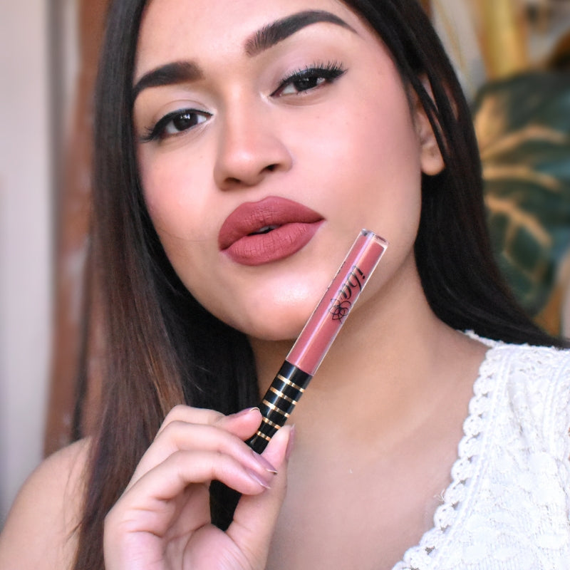 Women Displaying Iba Maxx Matte Liquid Lipstick – Hot Chocolate